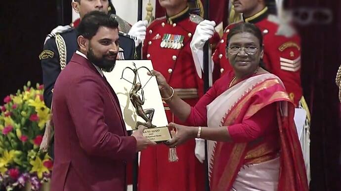 national sports awards  Mohammed Shami and reveives arjuna award from presicent draupadi murmu bsm