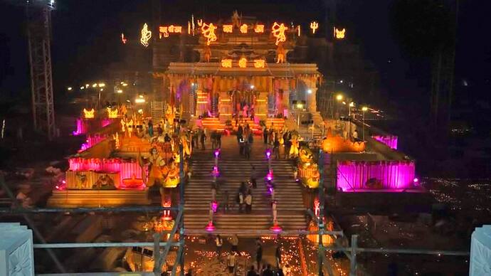 91 Ram Mandir decoration at night