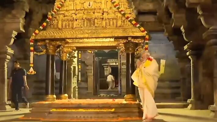 Narendra Modi offers prayers at Sri Ranganathaswamy Temple 