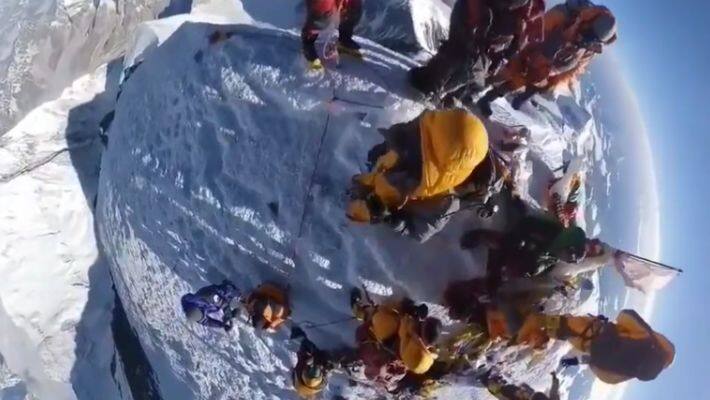 Mount Everest Stuns Internet Viral 