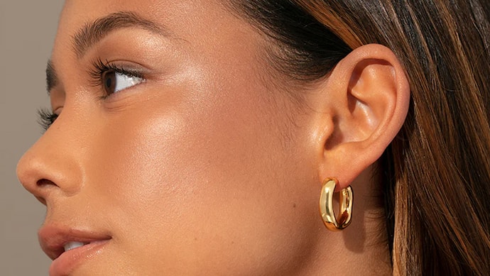 6 benefits of wearing gold earrings