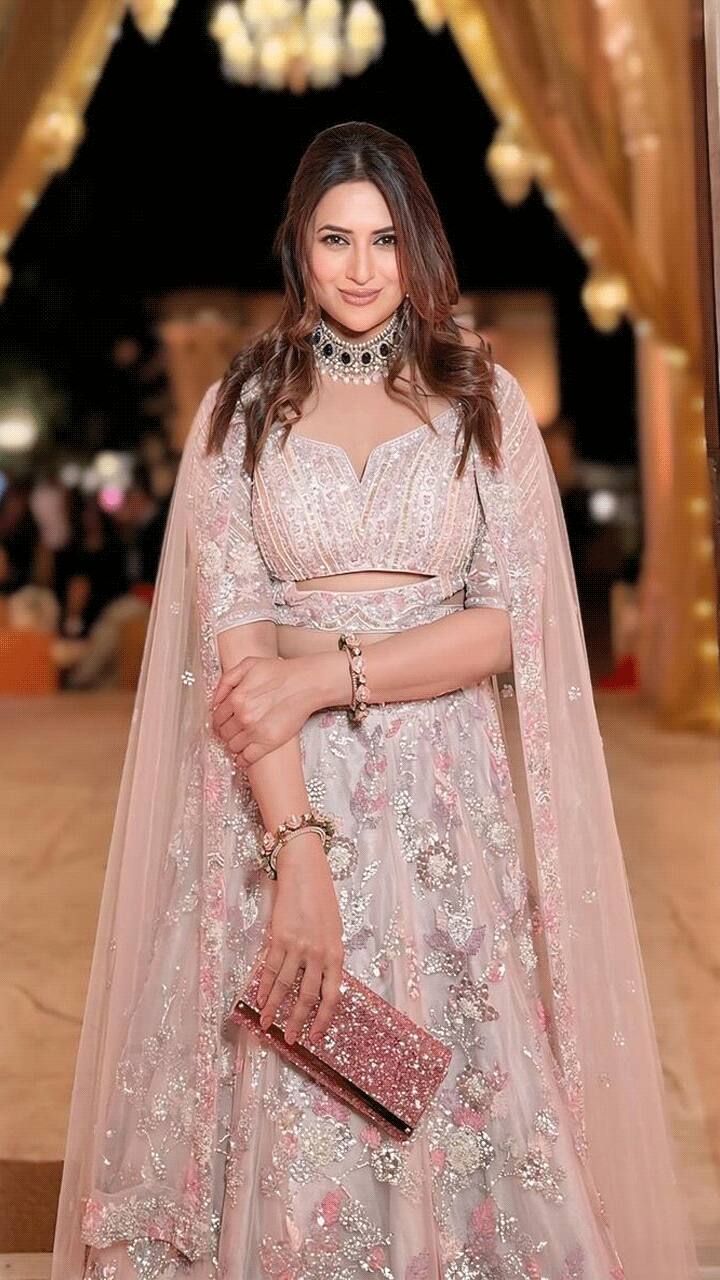 Tv actress divyanka tripathi beautiful wedding lehenga | Divyanka Tripathi  ने अपनी शादी वाले दिन रखा था बेहद सिंपल लुक, सोने की तार वाला पहना था  लहंगा...