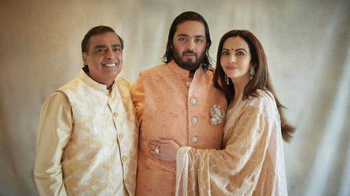  Mukesh Ambani tears up as Anant  talks about health at pre-wedding event  watch viral video bsm