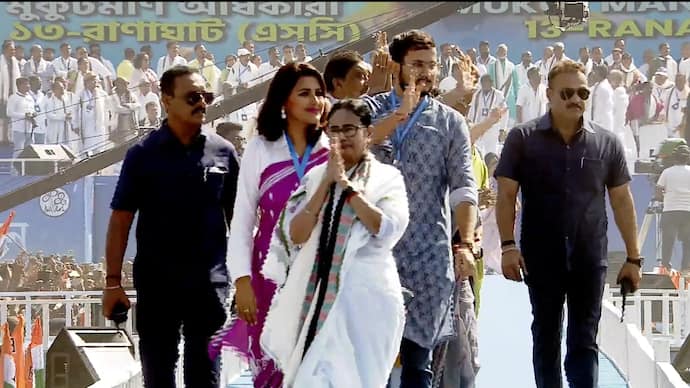 TMC leader Mamata walking ramp in  public meeting at brigade with 42 candidates ls elections Name read Abhishek Banerjee bsm