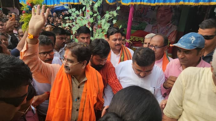 Abhijit Ganguly with BJPs Shuvendu Adhikari at Nandigram in Tamluk Lok Sabha constituency bsm