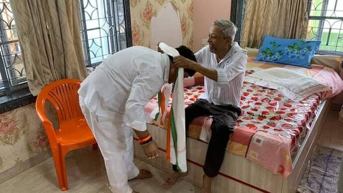 Lok Sabha Election 2024 Barrackpore BJP candidate Arjun Singh visited Mukul Roy s house in Kanchrapara bsm