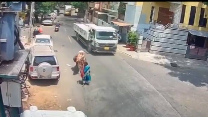 Man by bull in Bangalore video goes viral on internet