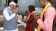 PM मोदी ने फल विक्रेता मोहिनी से कर्नाटक में की मुलाकात, काम को सराह, कही ये बात