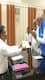 वाराणसी से सबसे हटकर तस्वीर: जानें किसके आगे हाथ जोड़ खड़े हुए PM मोदी