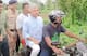 कंचनजंगा एक्सप्रेस हादसा: रेल मंत्री अश्विनी वैष्णव बाइक पर बैठकर पहुंचे दुर्घटनास्थल पर, राहत कार्यों का लिया जायजा