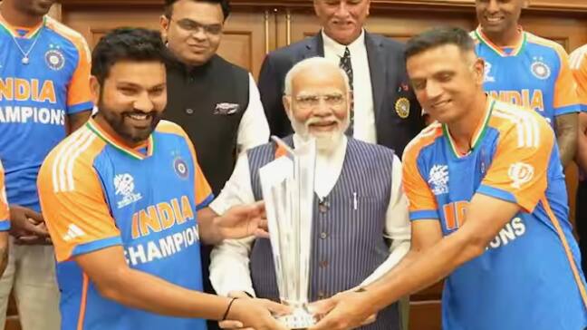 pm Narendra modi meets Indian cricket team