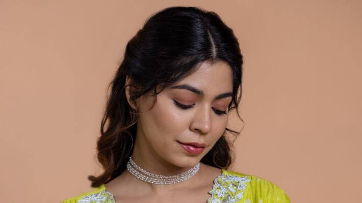 2 इंची कद दिखेगा ऊंचा! Try करें ऑफिस में 7 V-neck Kurti