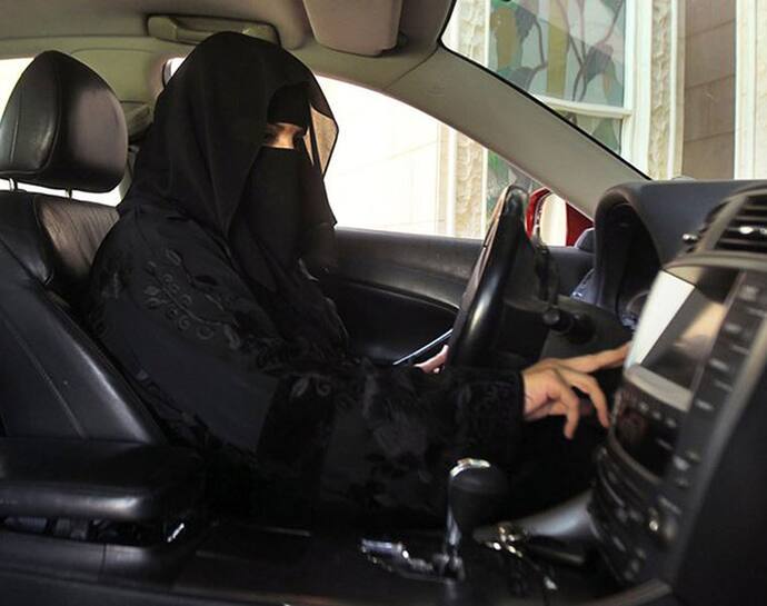प्रोग्रेसिव सिटी हेरात में महिलाओं के ड्राइविंग पर प्रतिबंध, ड्राइविंग लाइसेंस न देने का आदेश